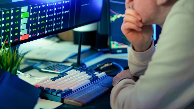 The Gap Between What Happened and What Your Broker Shows You: Statement Lag and the Risk of Invisible Exposure